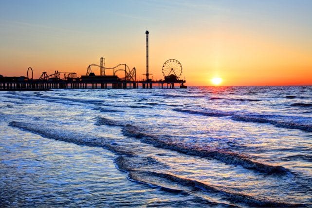 Houston Ash Scattering Guide: Laws, Best Locations & How to Plan a Meaningful Farewell